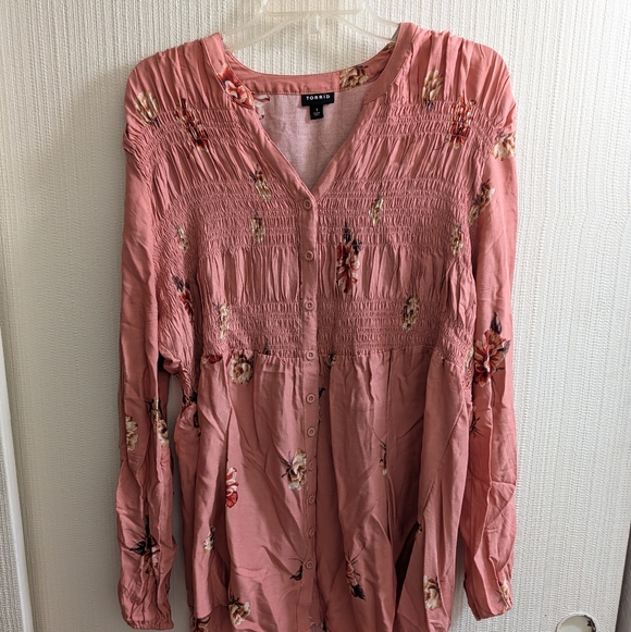 torrid Tops - Torrid Women's Coral Print Shirred Top size 0 (Large)
